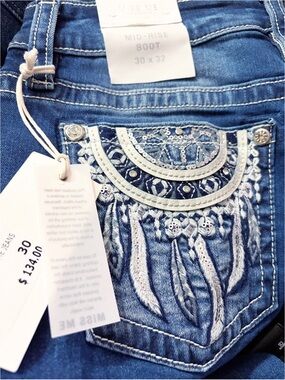 Miss Me Bootcut Jeans 30 x 32
Dark Wash New Dreamcatcher Embroidered Embellished